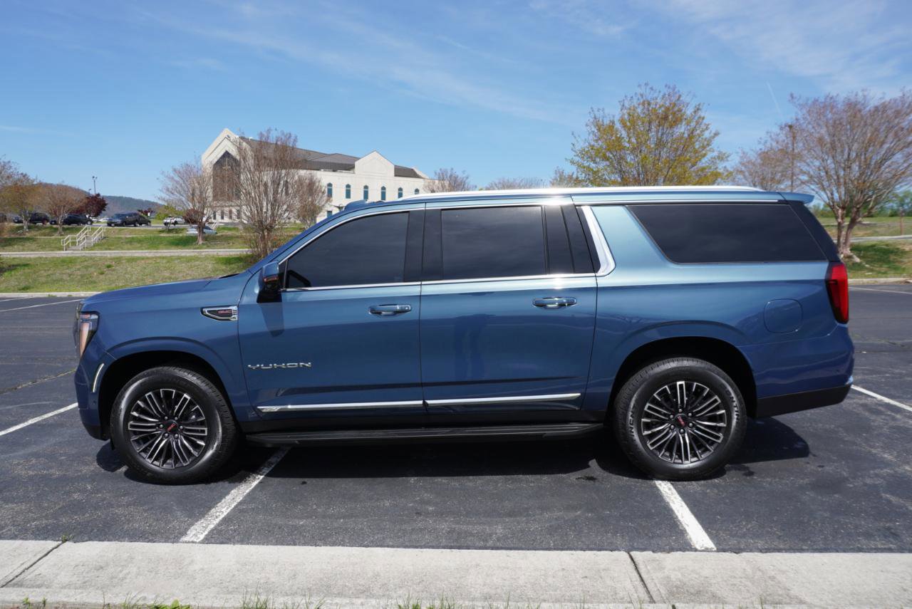 Used 2026 GMC Yukon XL Elevation w/ Elevation Premium Package AWD/4WD image 9