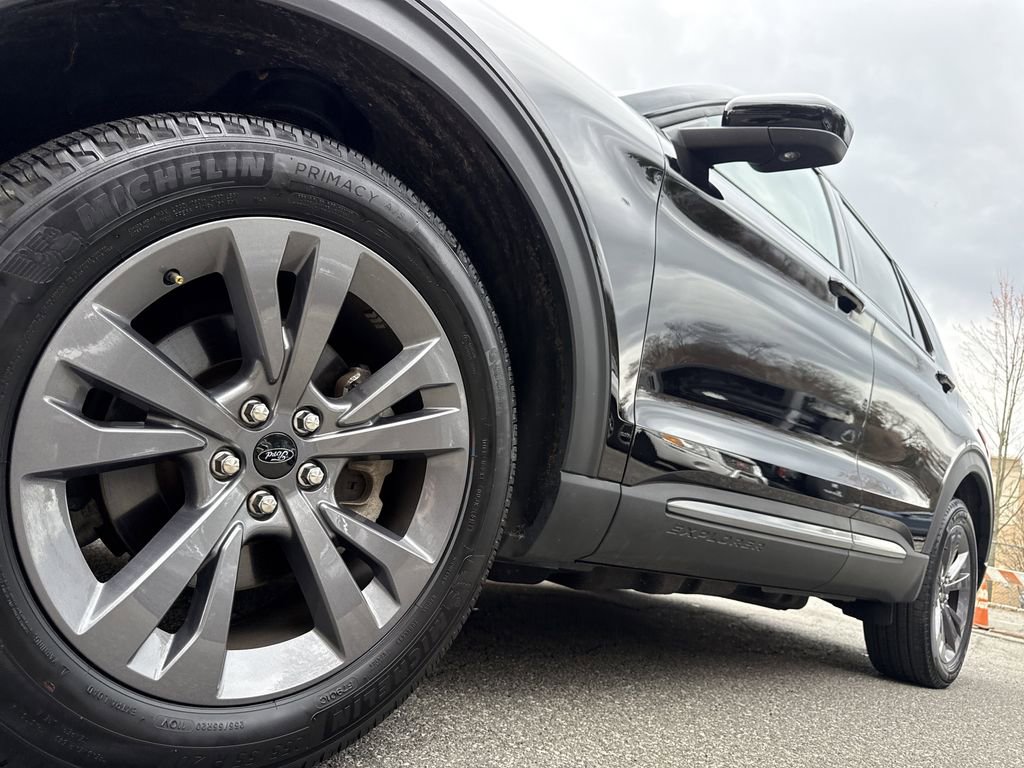 Used 2023 Ford Explorer XLT w/ Equipment Group 202A AWD/4WD image 10