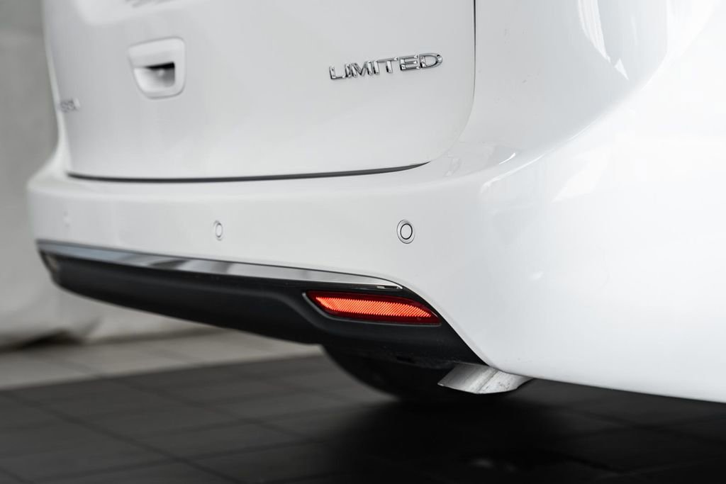 New 2026 Chrysler Pacifica Limited w/ Uconnect Theater Family Group image 6