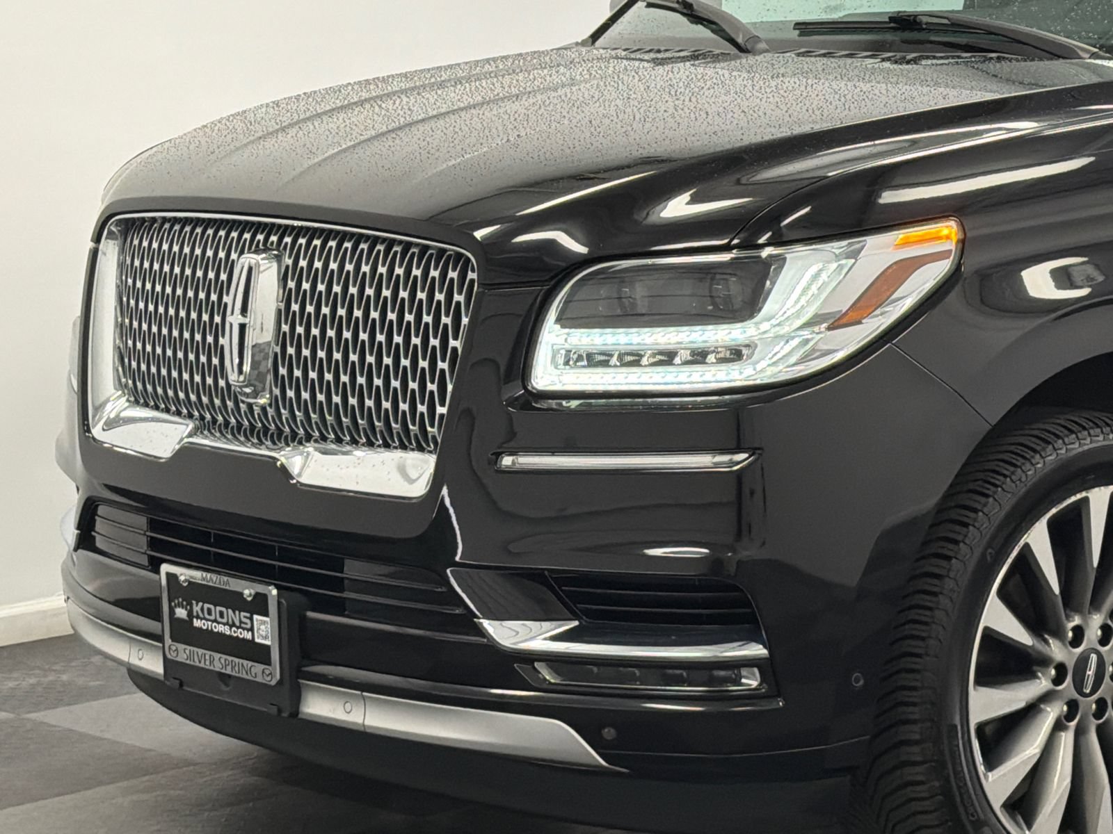 Used 2020 Lincoln Navigator Reserve AWD/4WD image 2