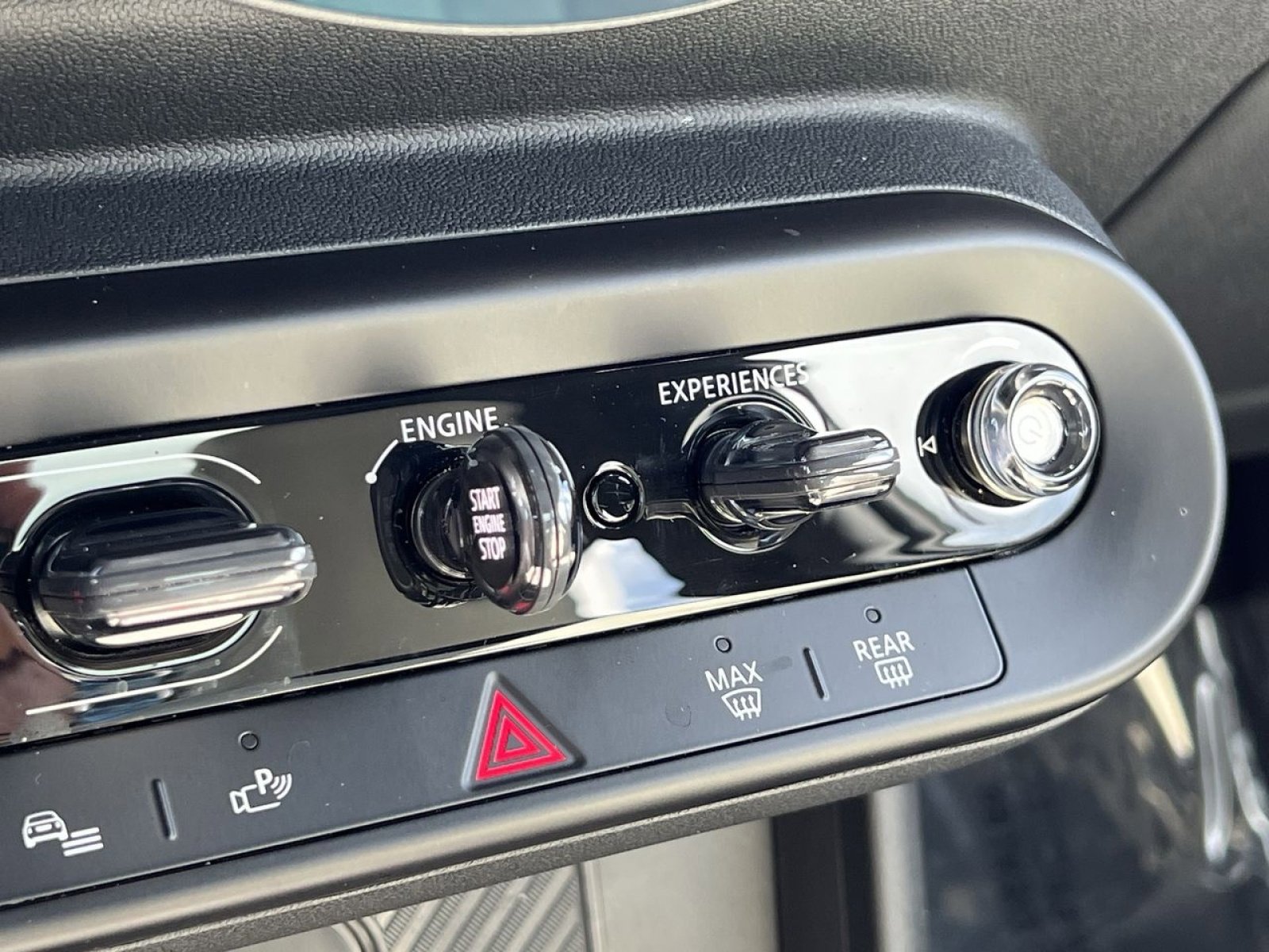 Certified 2025 MINI Cooper S image 31