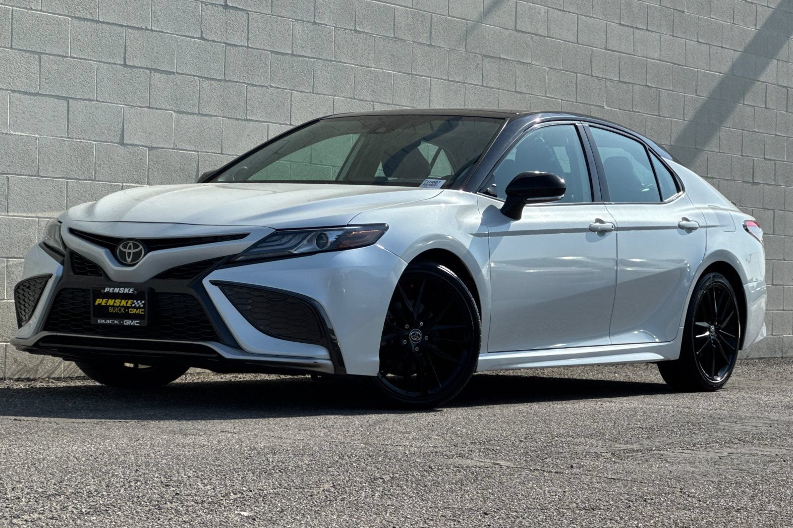 Used 2022 Toyota Camry XSE FWD image 8