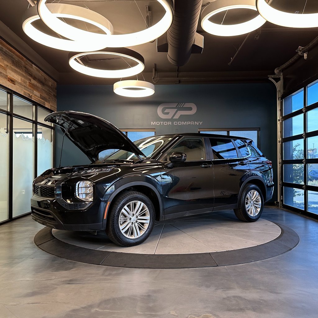 Used 2023 Mitsubishi Outlander ES image 23