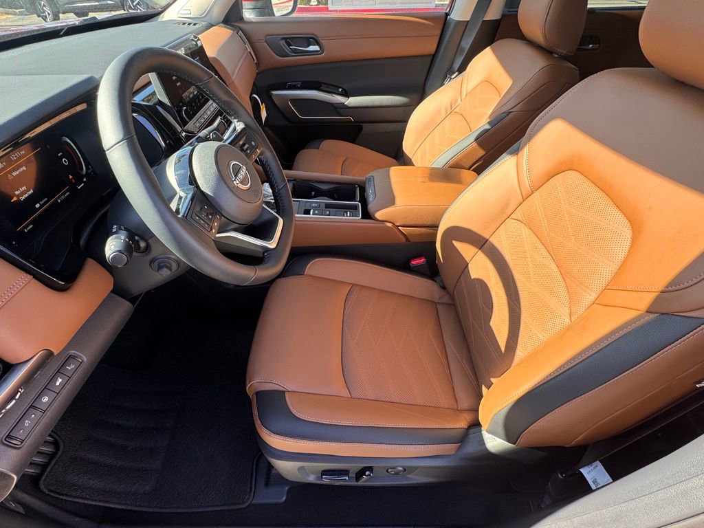 New 2025 Nissan Pathfinder Platinum image 9