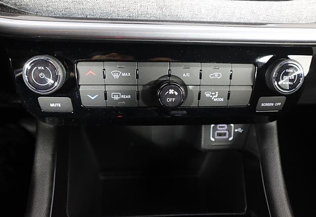 Used 2025 Jeep Compass Sport image 32