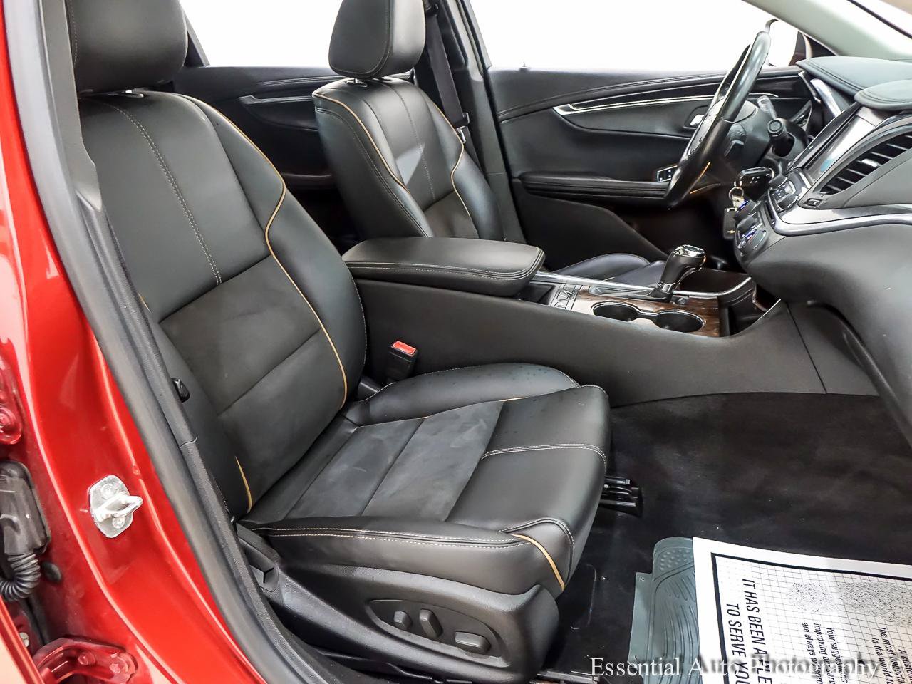 Used 2015 Chevrolet Impala LT w/ Convenience Package FWD image 32