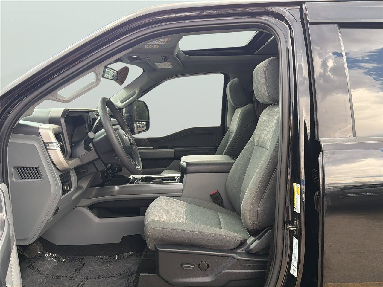Used 2024 Ford F250 4x4 Crew Cab Super Duty image 14