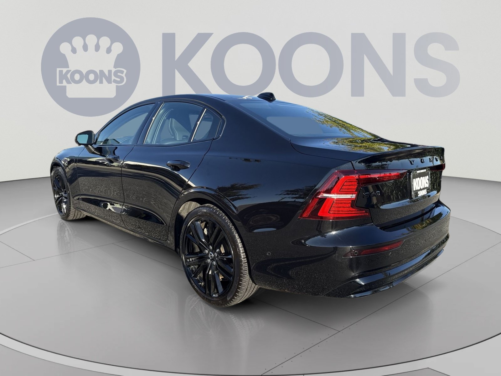 Certified 2024 Volvo S60 T8 Plus AWD/4WD image 4