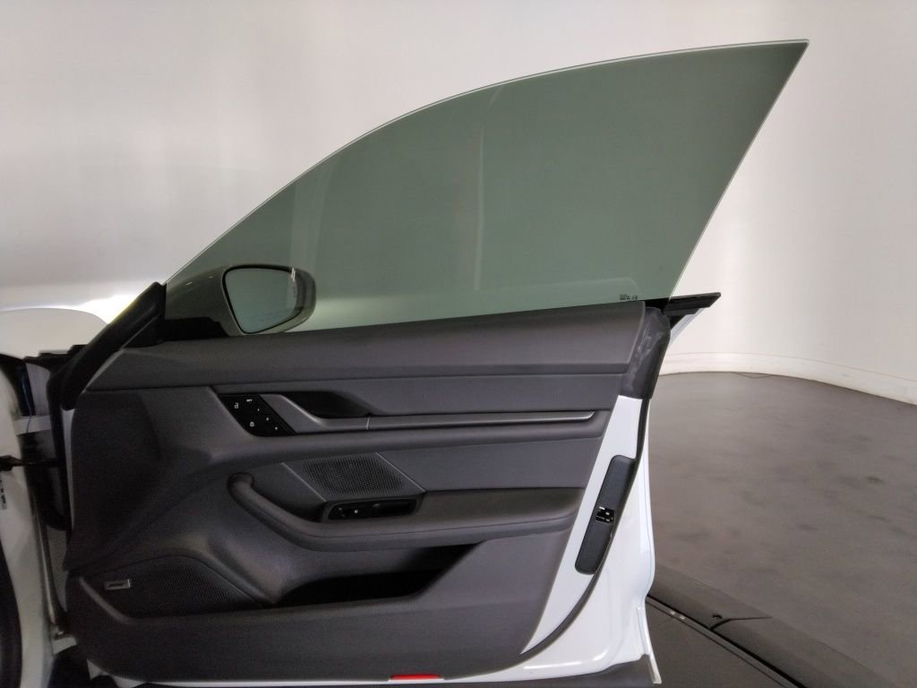 Used 2022 Porsche Taycan image 48