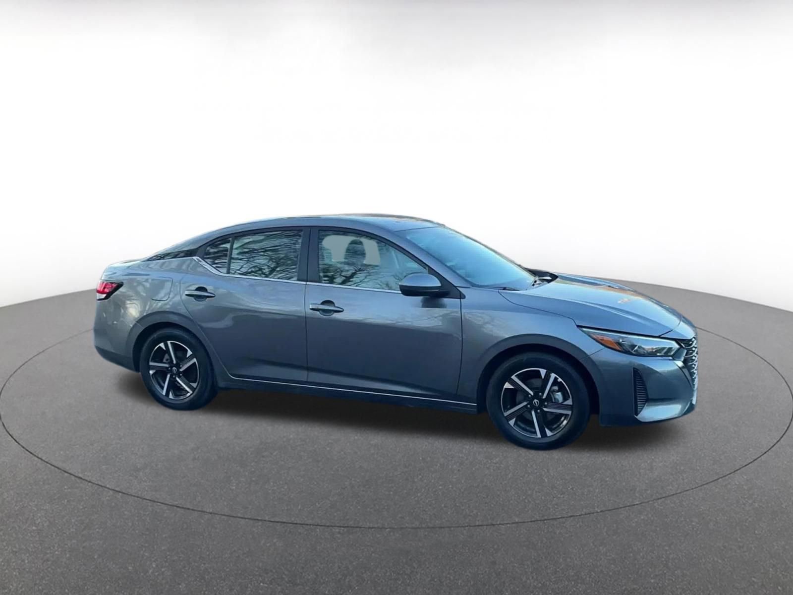 Used 2025 Nissan Sentra SV image 2