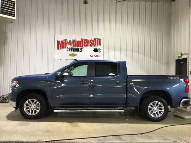 Used 2024 Chevrolet Silverado 1500 LT AWD/4WD image 2