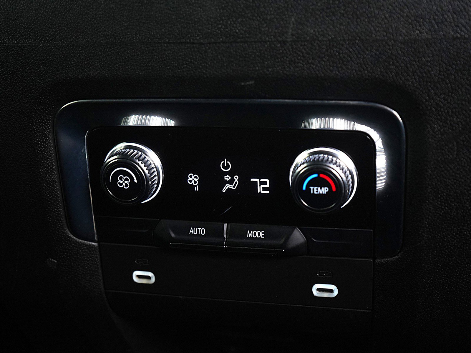 Used 2023 GMC Yukon SLE image 17