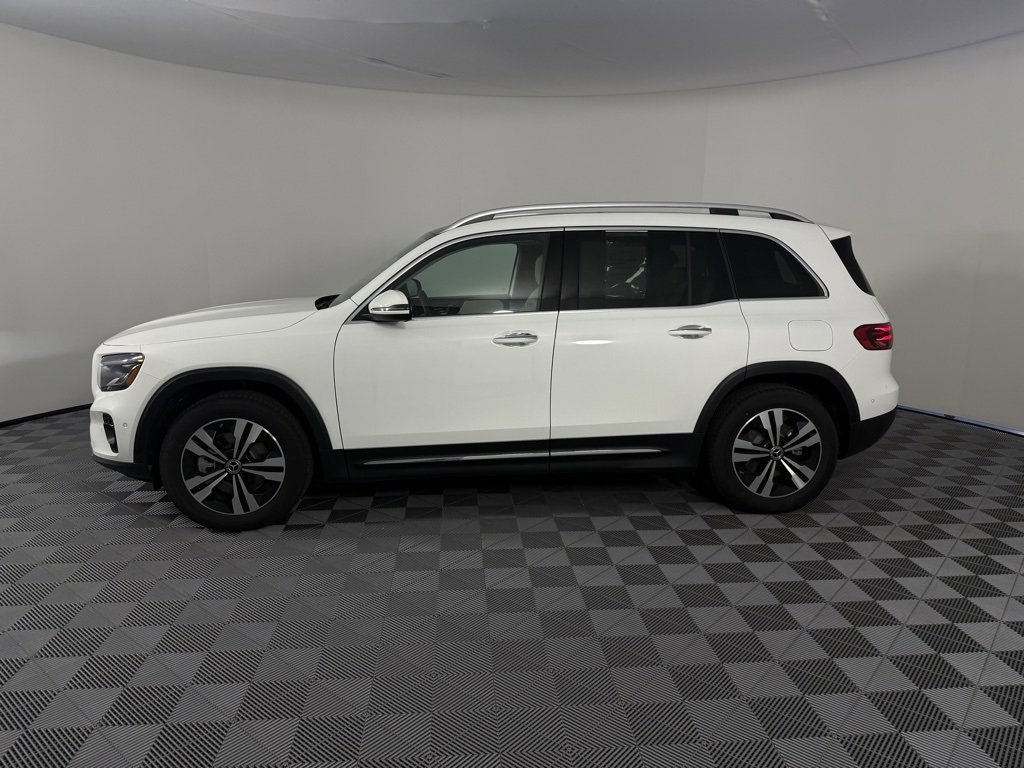 Used 2025 Mercedes-Benz GLB 250 4MATIC image 4