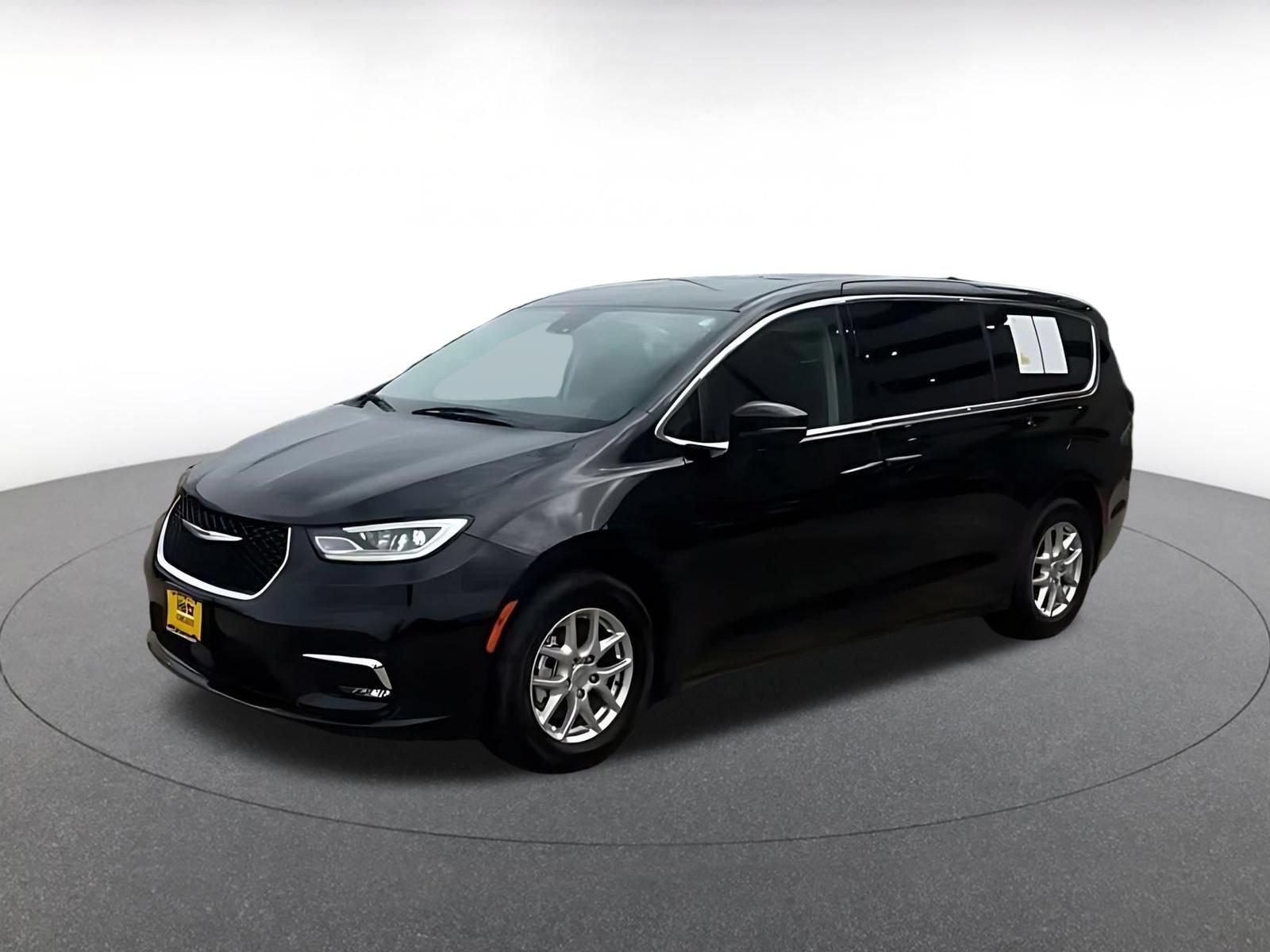 Used 2024 Chrysler Pacifica Touring-L FWD image 7