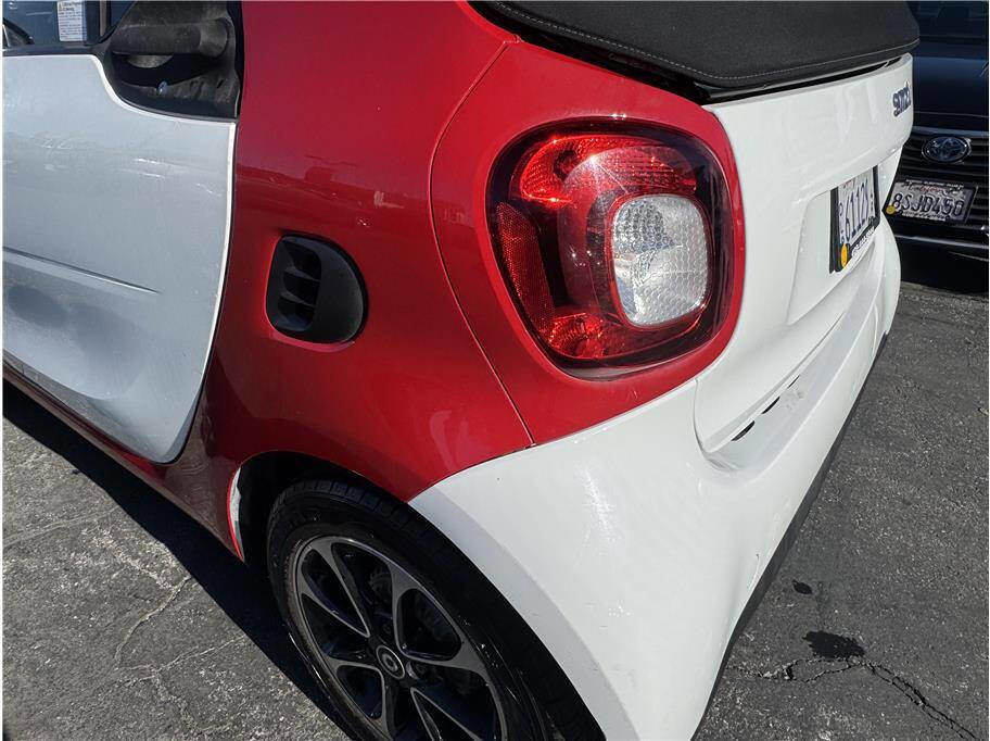 Used 2017 smart fortwo passion image 14