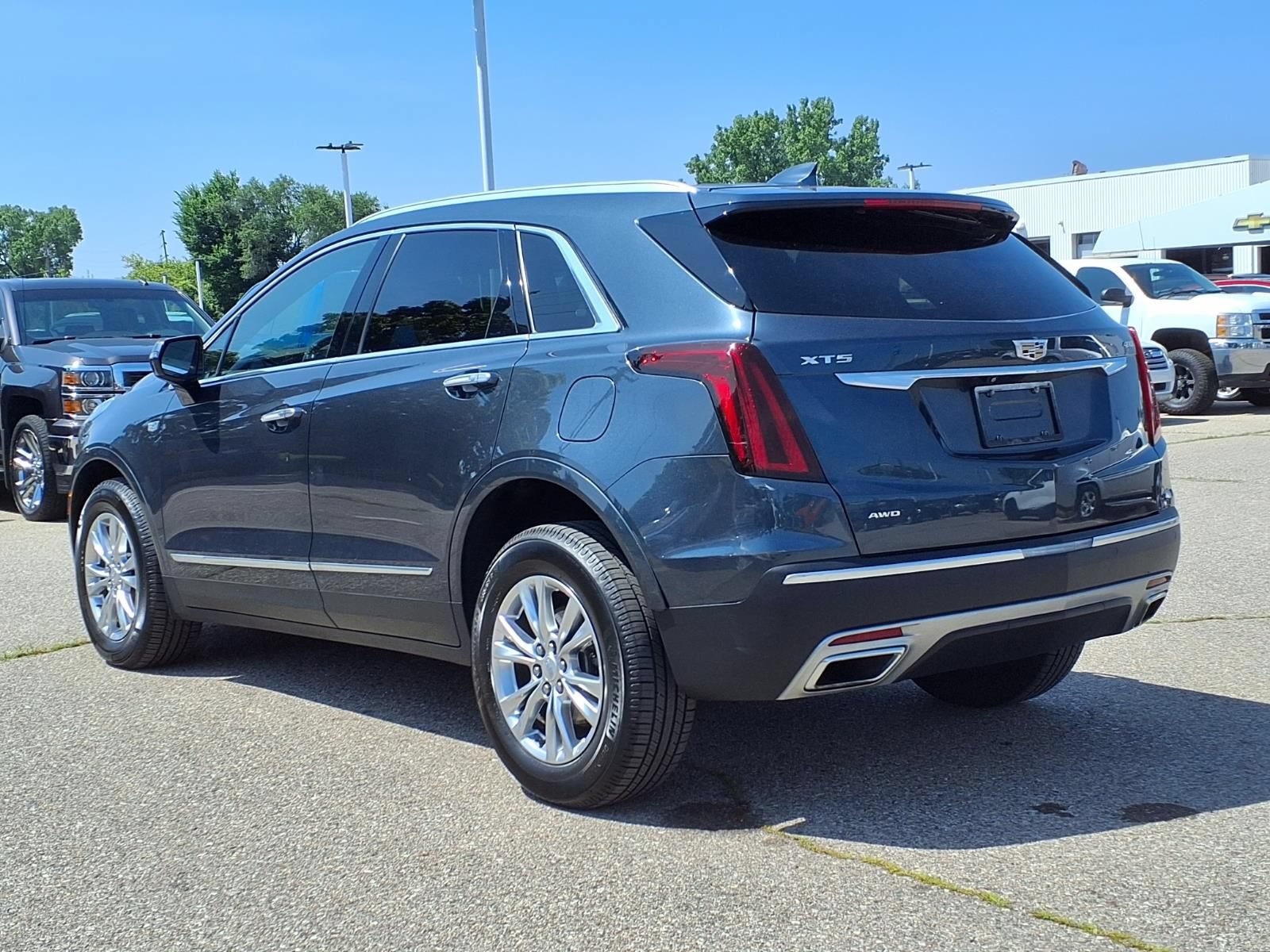 Used 2020 Cadillac XT5 Premium Luxury w/ LPO, Floor Liner Package AWD/4WD image 7