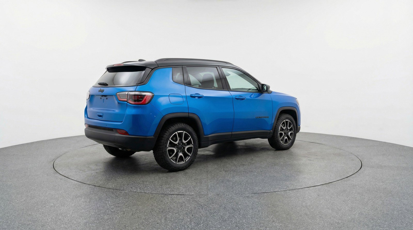 Used 2025 Jeep Compass Trailhawk AWD/4WD image 9