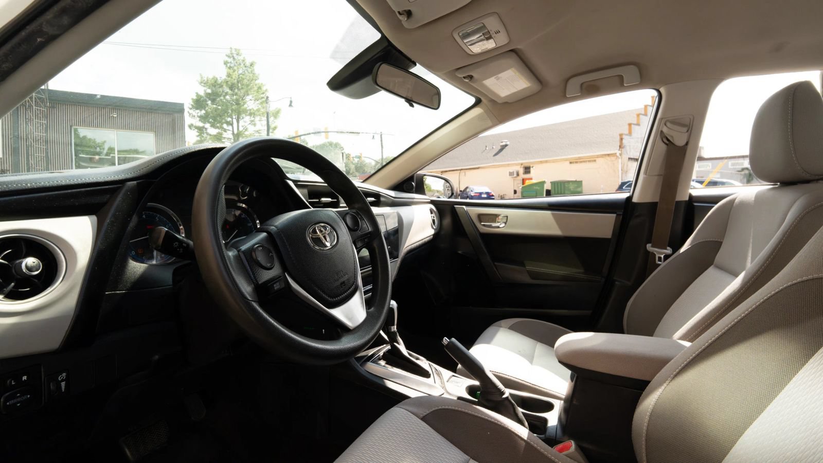 Used 2019 Toyota Corolla LE FWD image 26