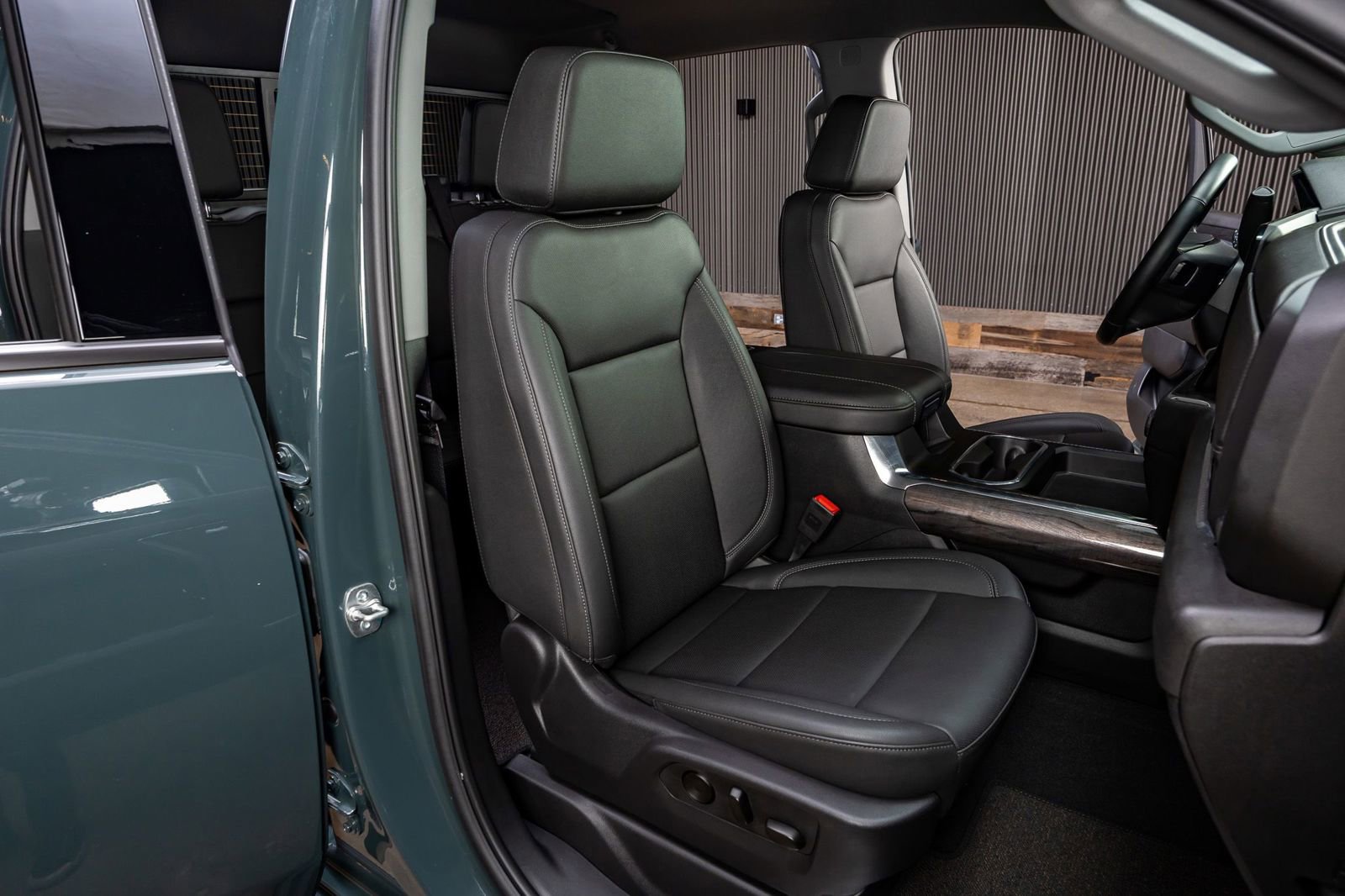 Used 2025 Chevrolet Silverado 2500 LTZ w/ Trail Boss Package image 32