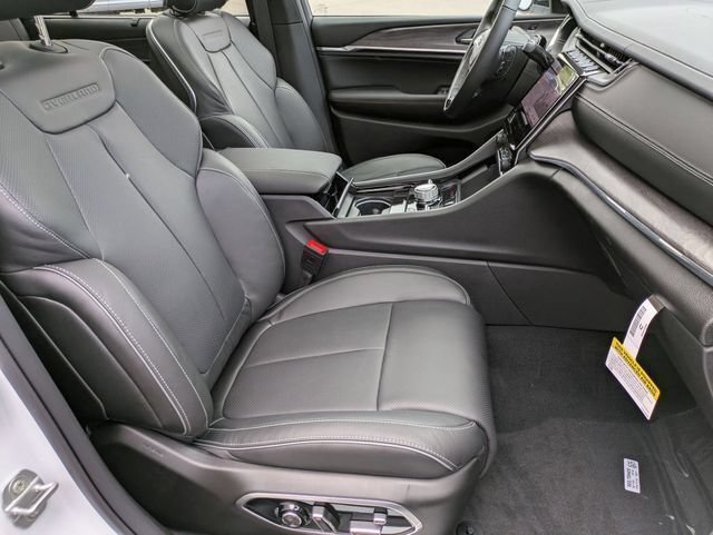 New 2025 Jeep Grand Cherokee L Overland w/ Advanced Protech Group III AWD/4WD image 38