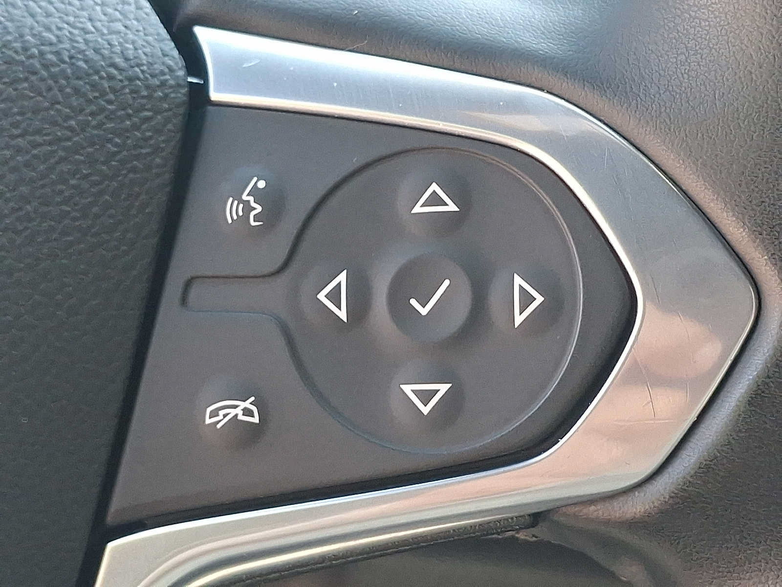 Used 2024 Chevrolet Traverse LT AWD/4WD image 21