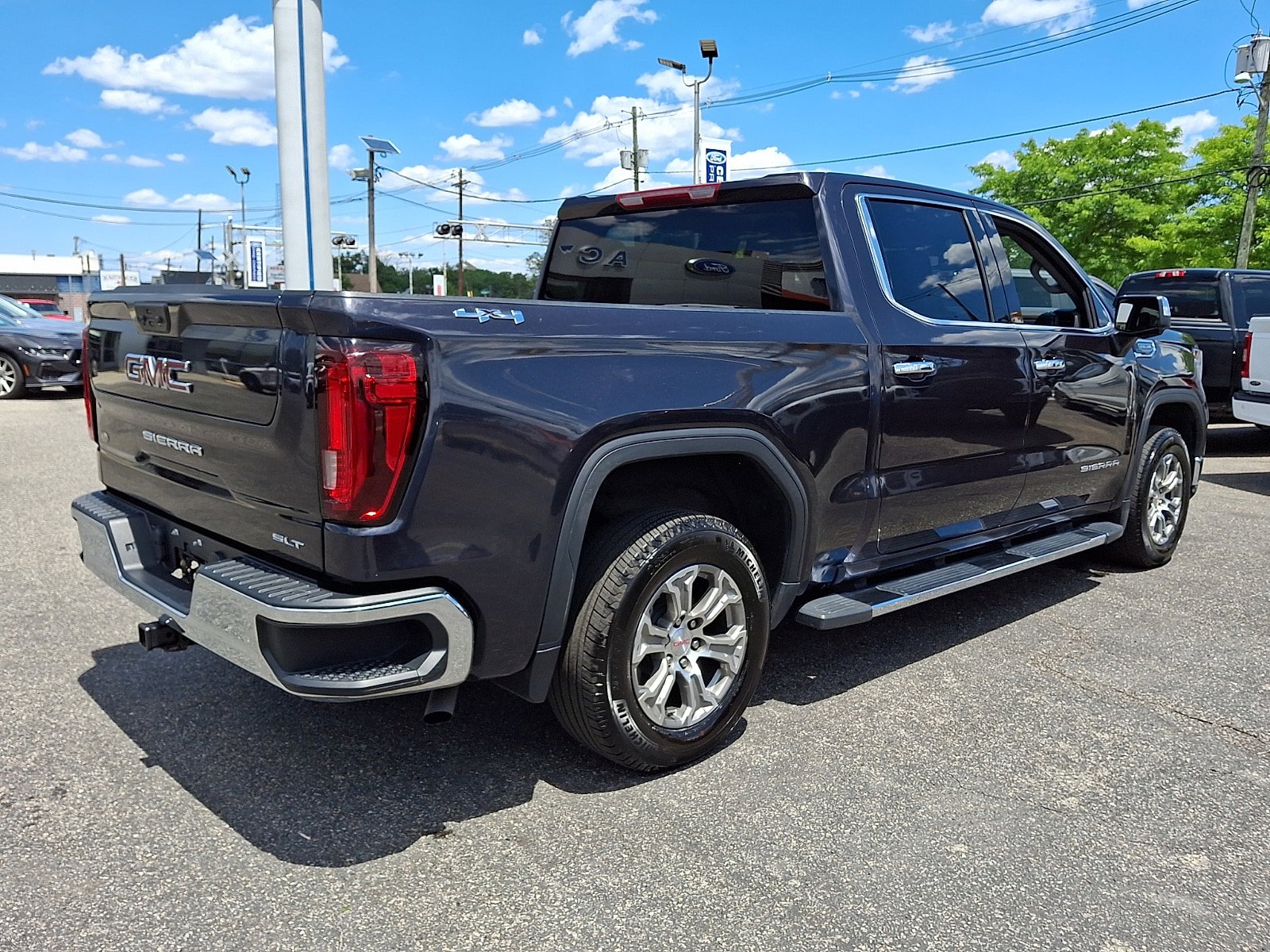 Used 2025 GMC Sierra 1500 SLT AWD/4WD image 6