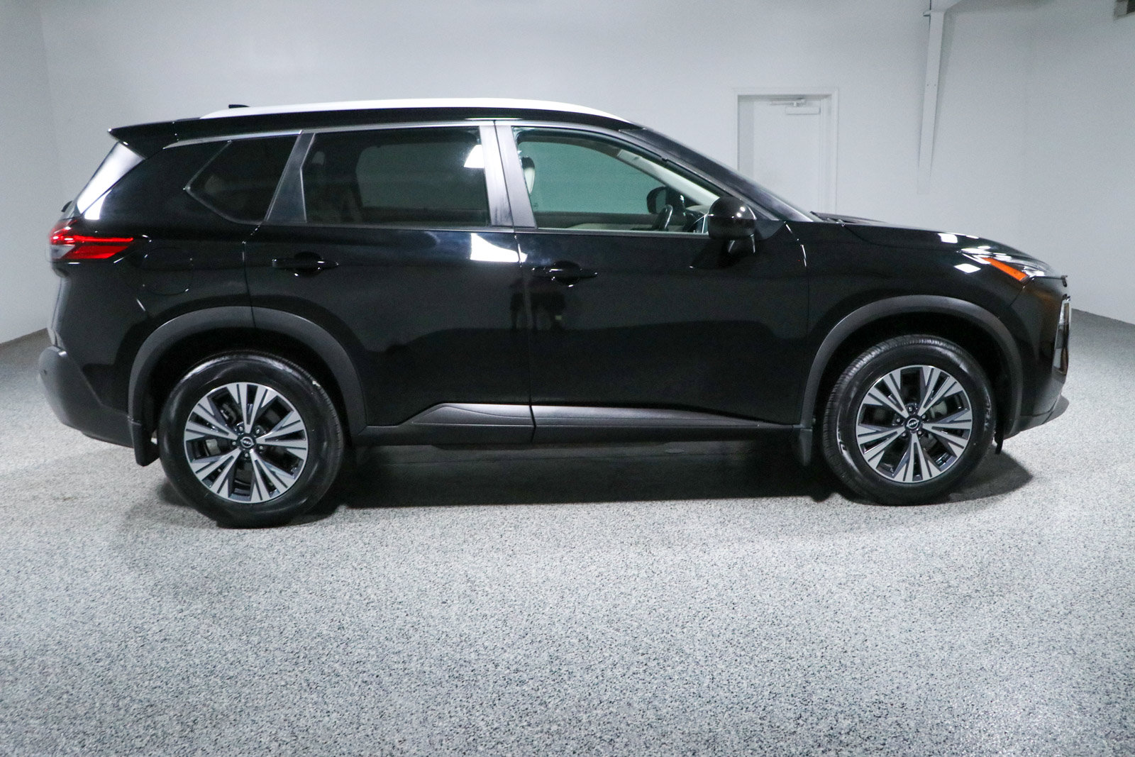 Used 2023 Nissan Rogue SV w/ SV Premium B Package FWD image 6