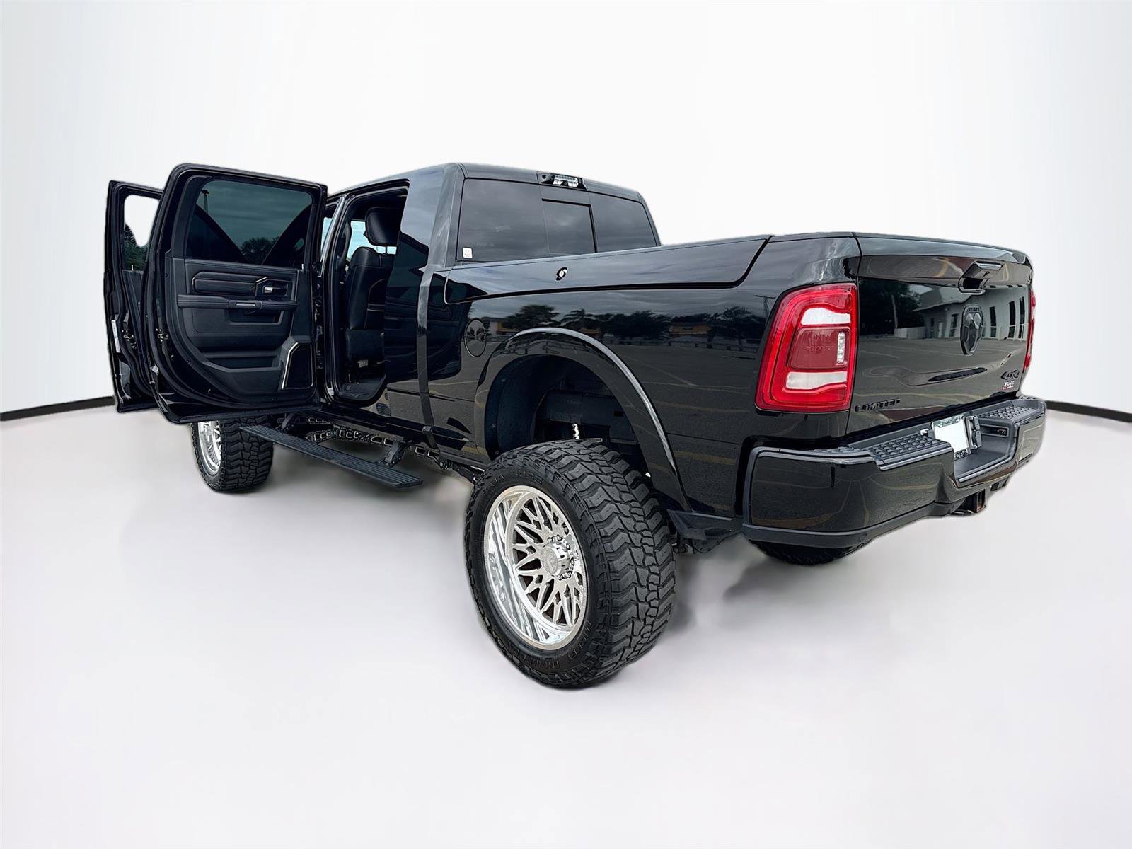 Used 2023 RAM 2500 Limited AWD/4WD image 42