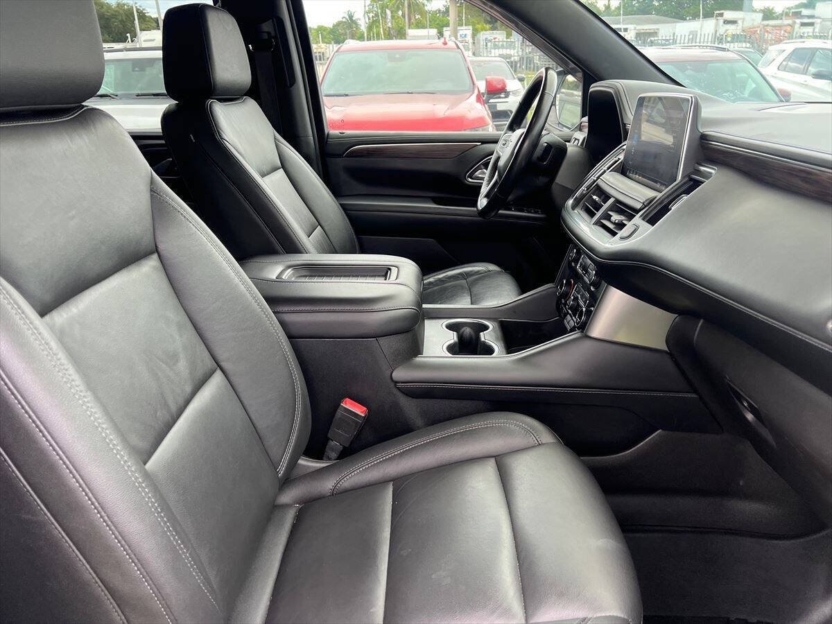 Used 2021 Chevrolet Tahoe Z71 w/ Luxury Package AWD/4WD image 8