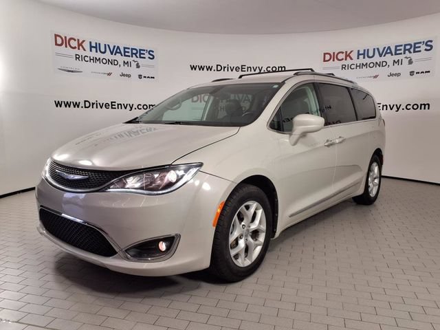 Used 2017 Chrysler Pacifica Touring-L Plus w/ Tire & Wheel Group FWD image 1