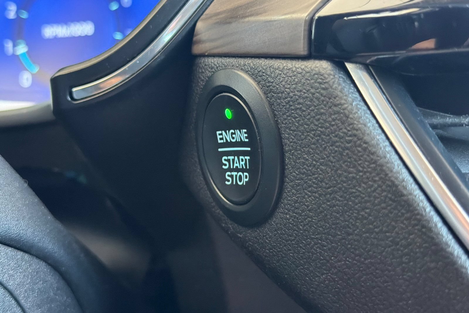 Used 2020 Ford Escape Titanium AWD/4WD image 22