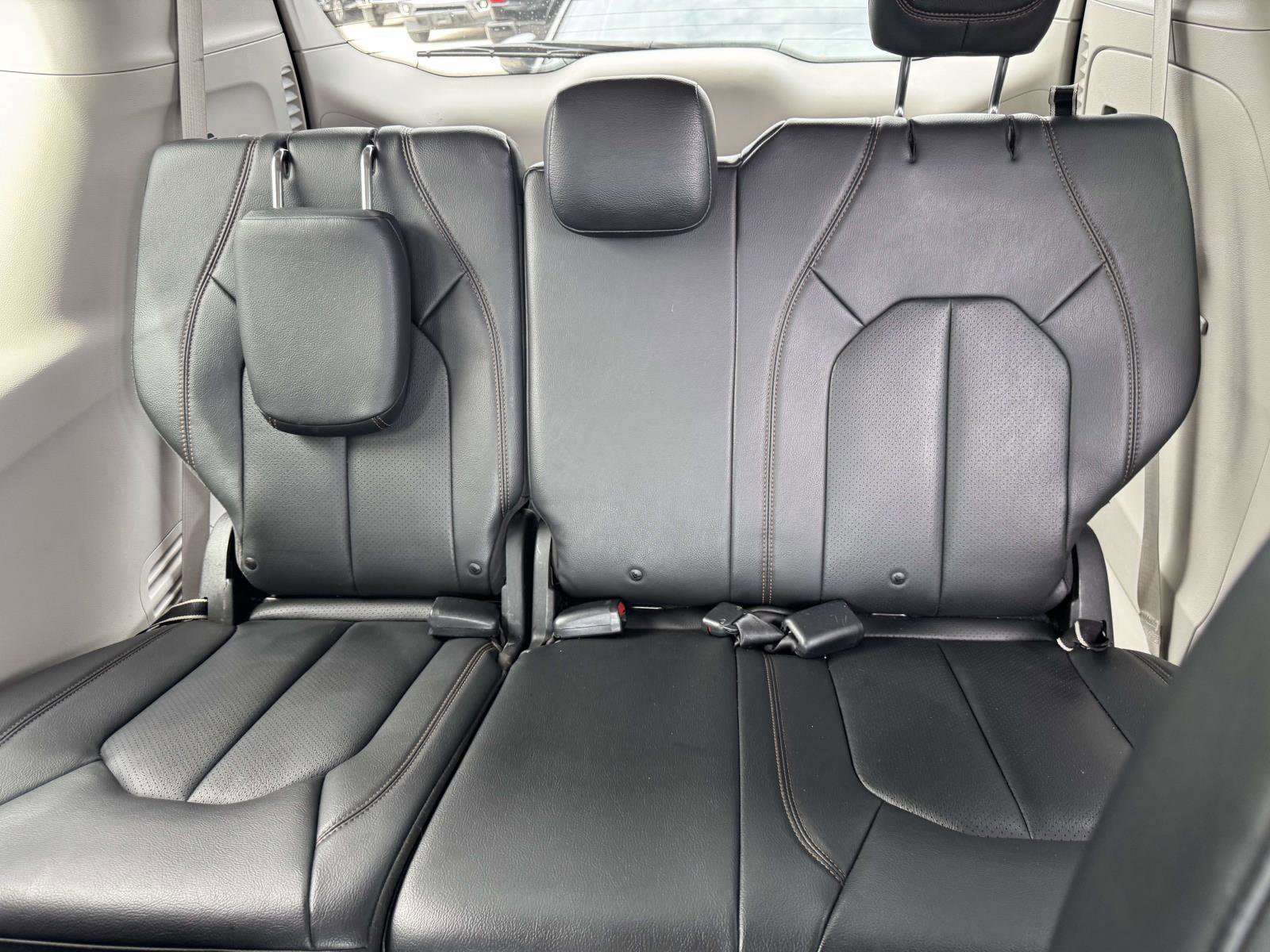 Used 2019 Chrysler Pacifica Touring-L FWD image 9