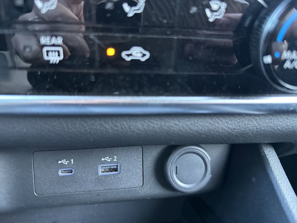 Used 2023 Nissan Rogue S image 17