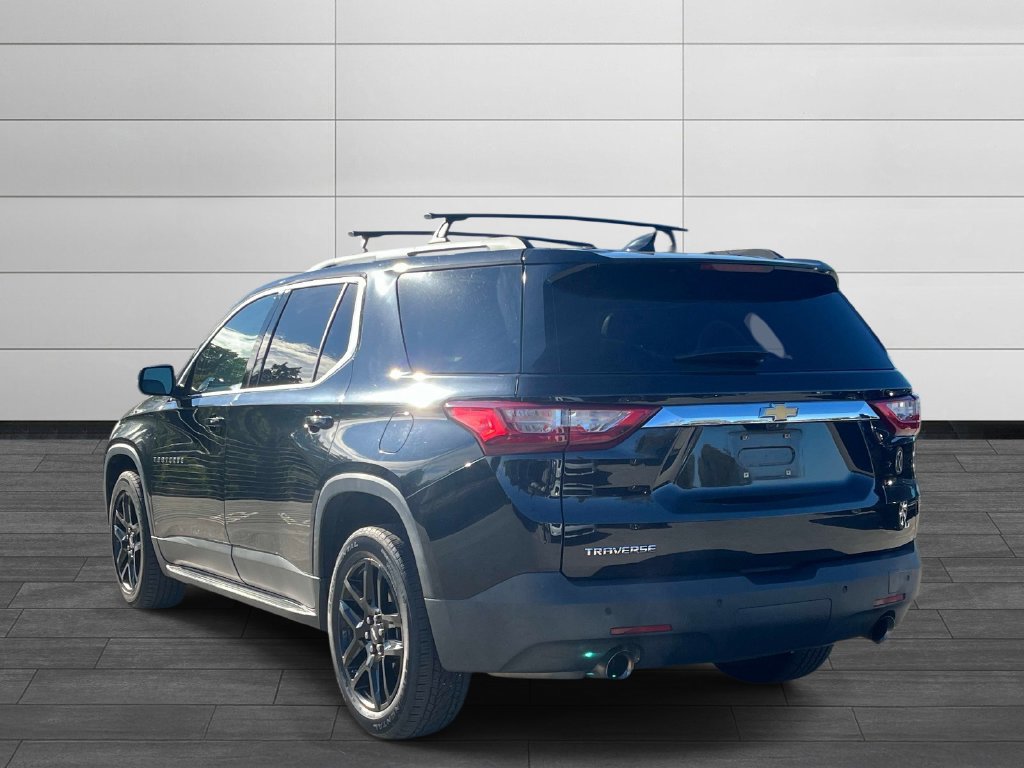 Used 2018 Chevrolet Traverse LT w/ LPO, 'HIT The Road' Package FWD image 3