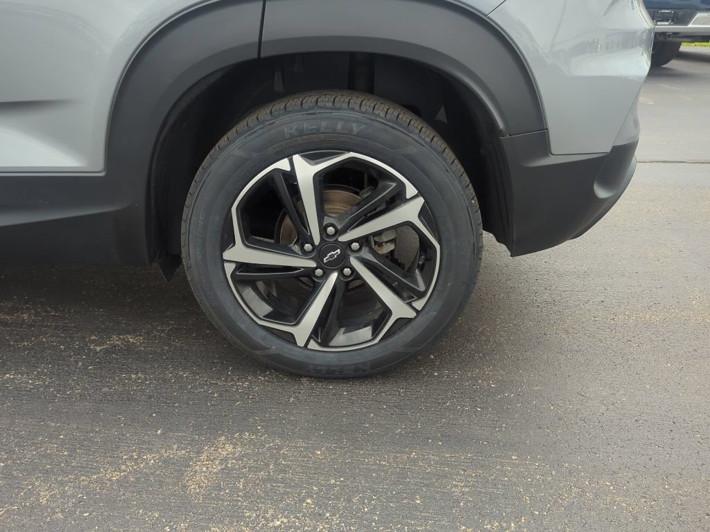 Certified 2023 Chevrolet TrailBlazer RS w/ Sun and Liftgate Package AWD/4WD image 14