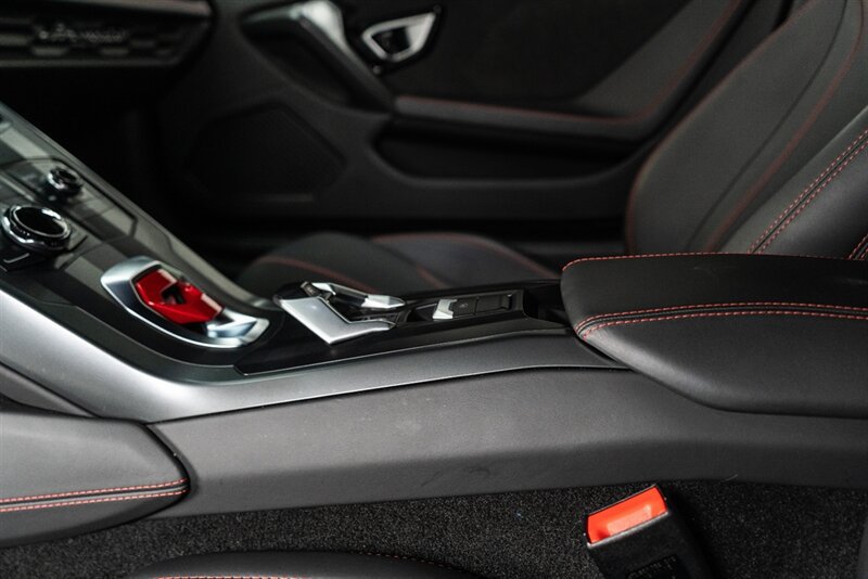 Used 2016 Lamborghini Huracan LP 580-2 RWD image 38