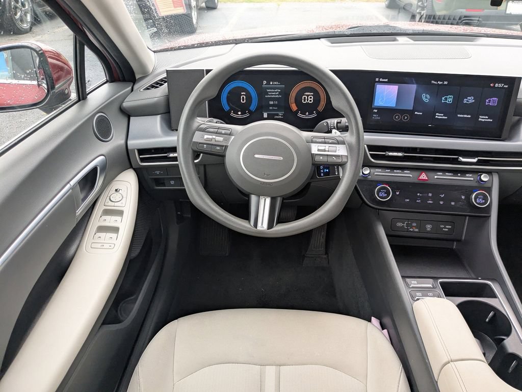 Used 2025 Hyundai Sonata SEL FWD image 16