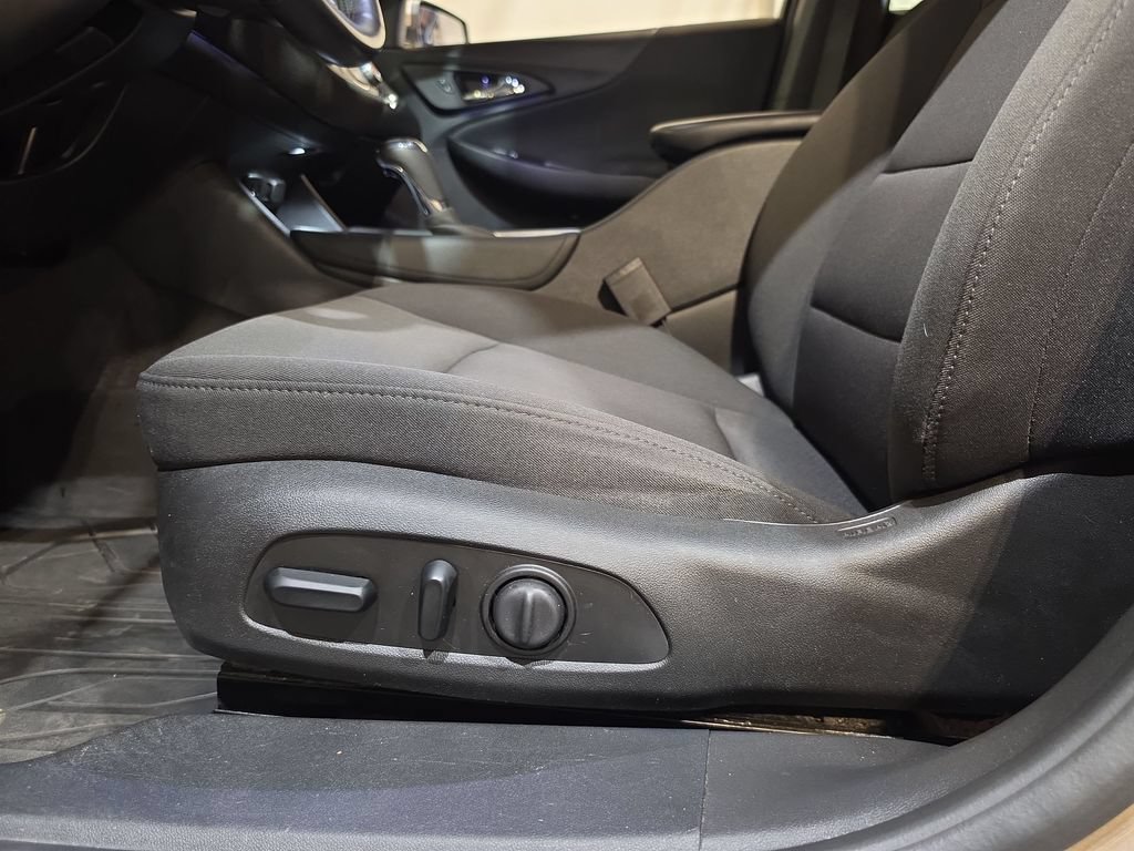 Used 2018 Chevrolet Malibu LT FWD image 14