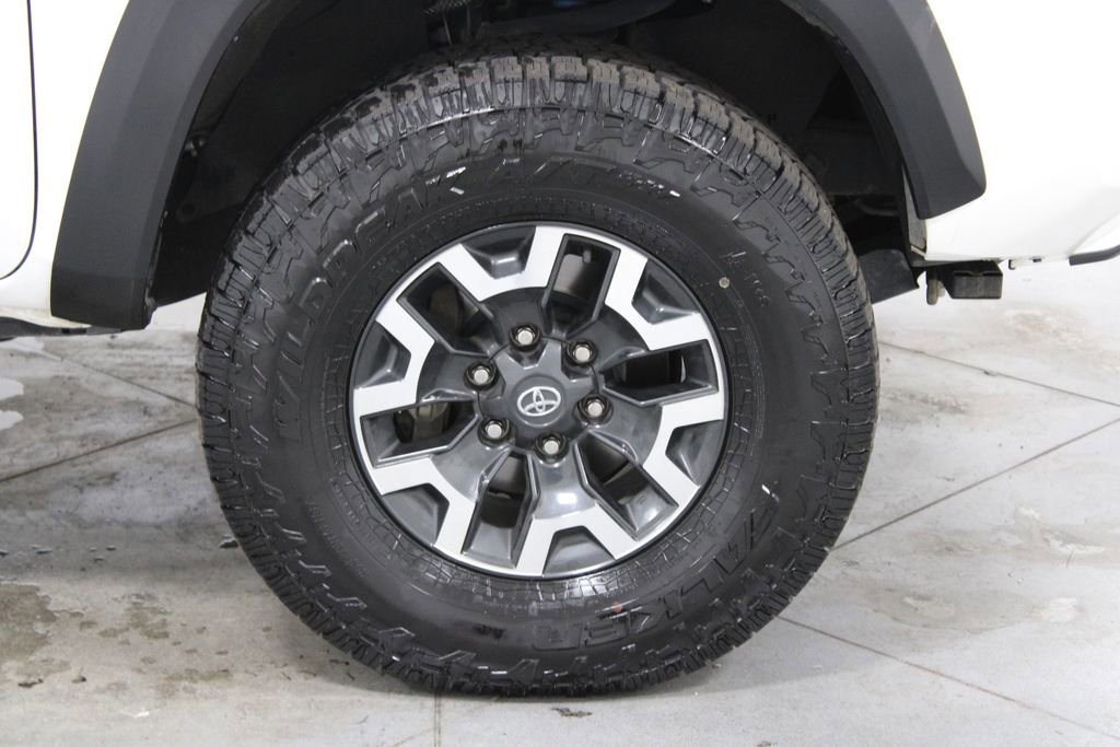Used 2023 Toyota Tacoma TRD Off-Road w/ Technology Package AWD/4WD image 11