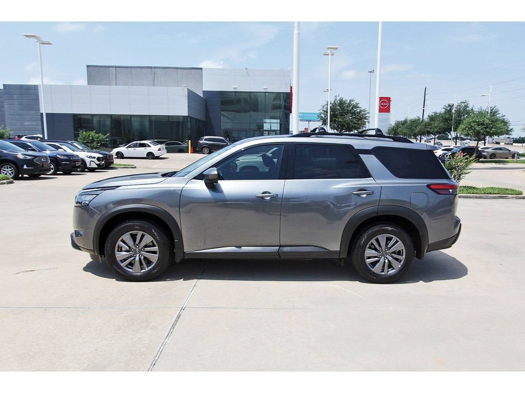 Used 2025 Nissan Pathfinder SV FWD image 3