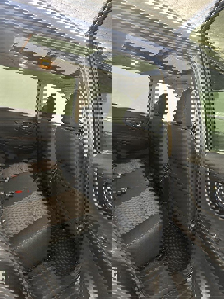 Used 2018 Nissan Rogue SV w/ Sun & Sound Touring Package image 31