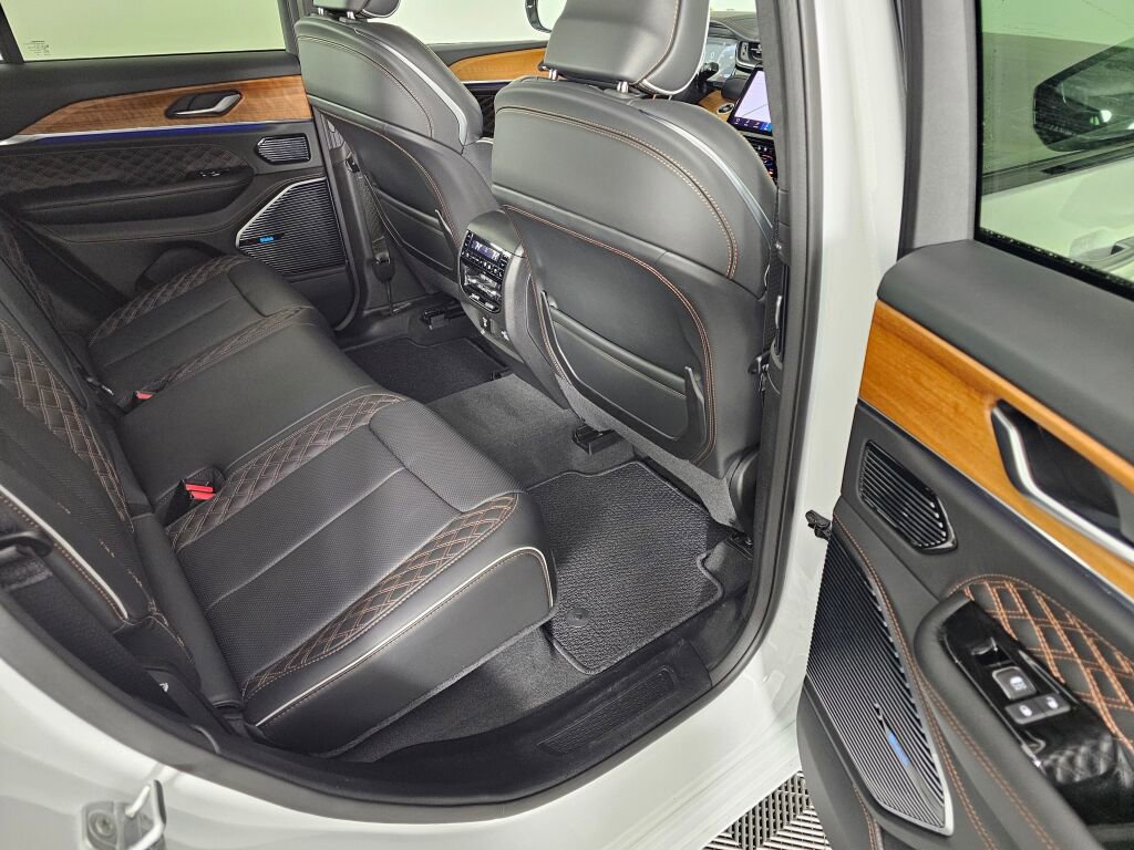 Used 2023 Jeep Grand Cherokee Summit image 39