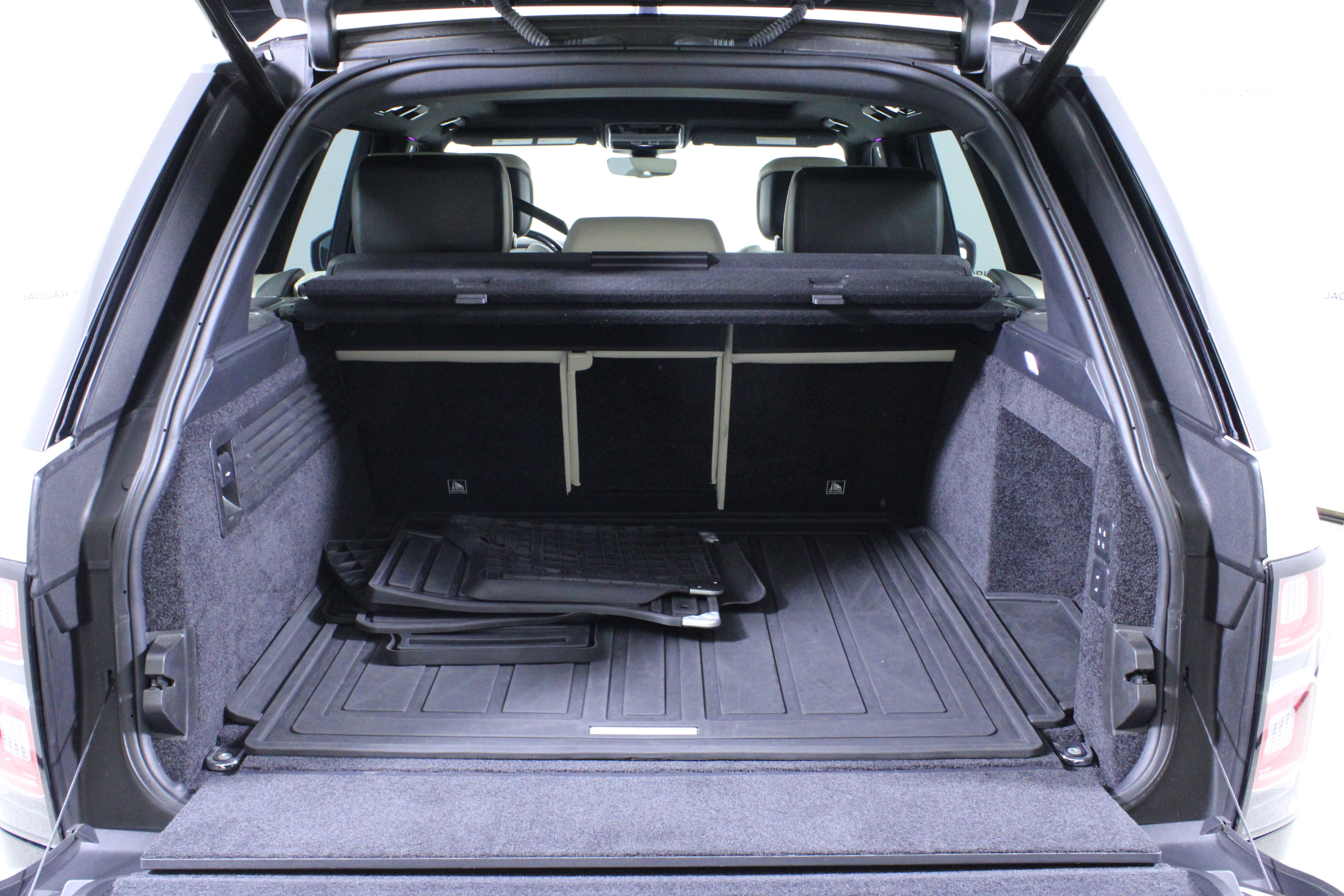 Used 2020 Land Rover Range Rover HSE image 10