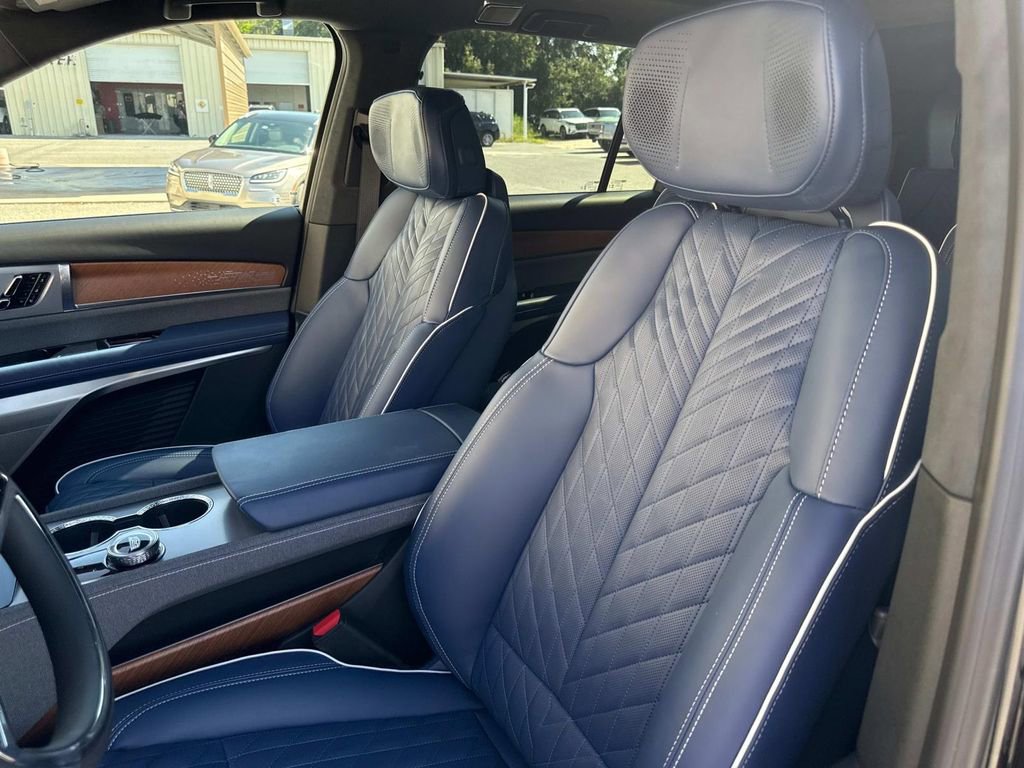 New 2026 Cadillac Vistiq Premium Luxury w/ LPO, Floor Liner Package image 20