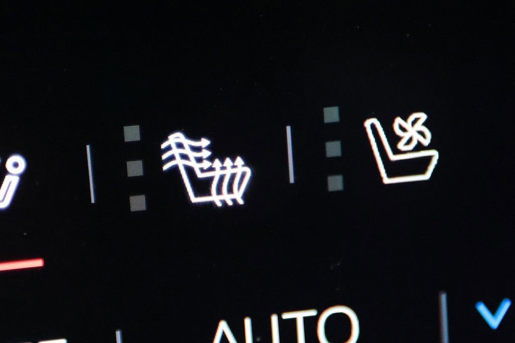 Used 2026 GMC Yukon XL AT4 Ultimate w/ LPO, Floor Liner Package image 32