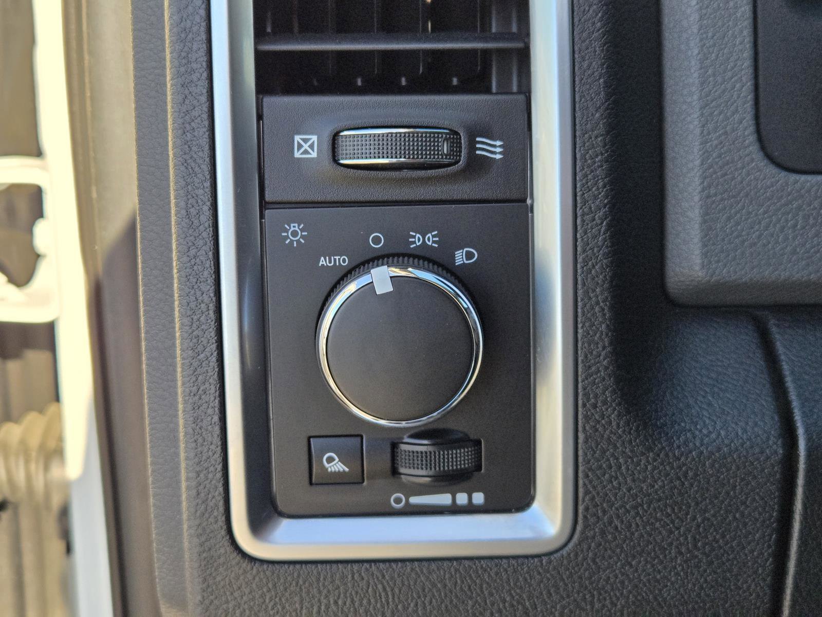 Certified 2017 RAM 1500 Classic SLT image 17