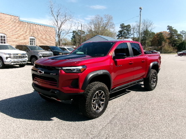 Used 2025 Chevrolet Colorado ZR2 w/ Technology Package AWD/4WD image 7