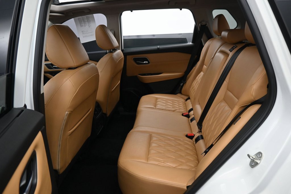 Used 2022 Nissan Rogue Platinum w/ Head-Up Display Package image 34