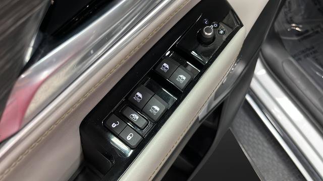 Used 2023 Jeep Wagoneer Series III w/ Preferred Equipment Group AWD/4WD image 19
