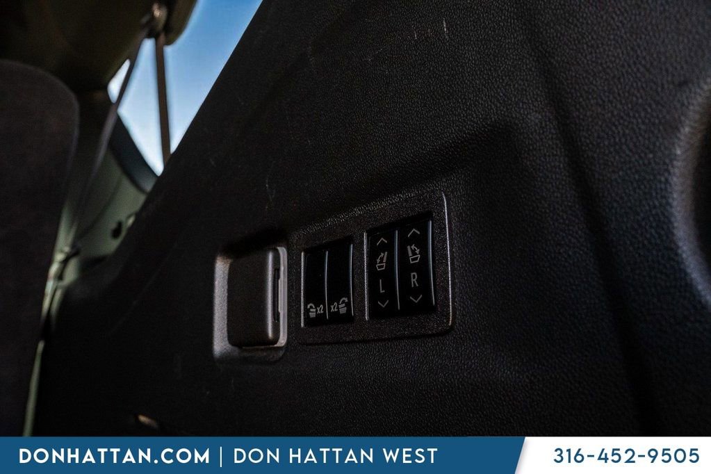 Used 2023 Chevrolet Suburban RST w/ Luxury Package AWD/4WD image 33